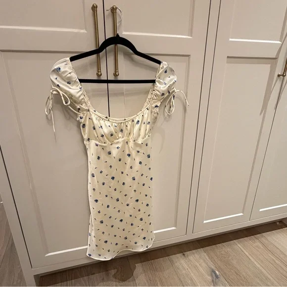 Zara Blue Floral Cream mini Dress XS - Picture 4 of 8